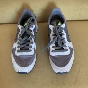 Nike internationalist shoes